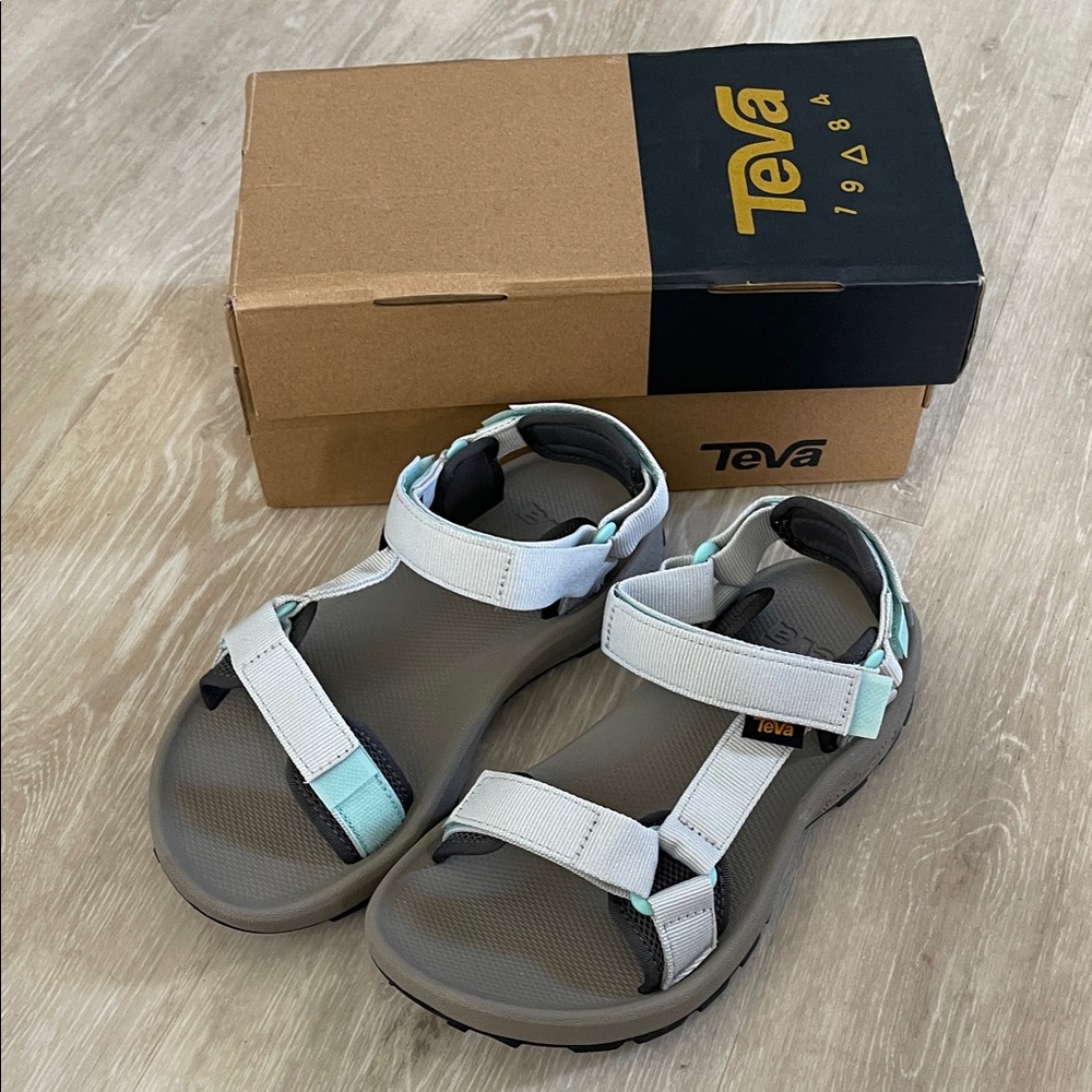 Teva Hydratrek Sandal size 6 in Lunar rock